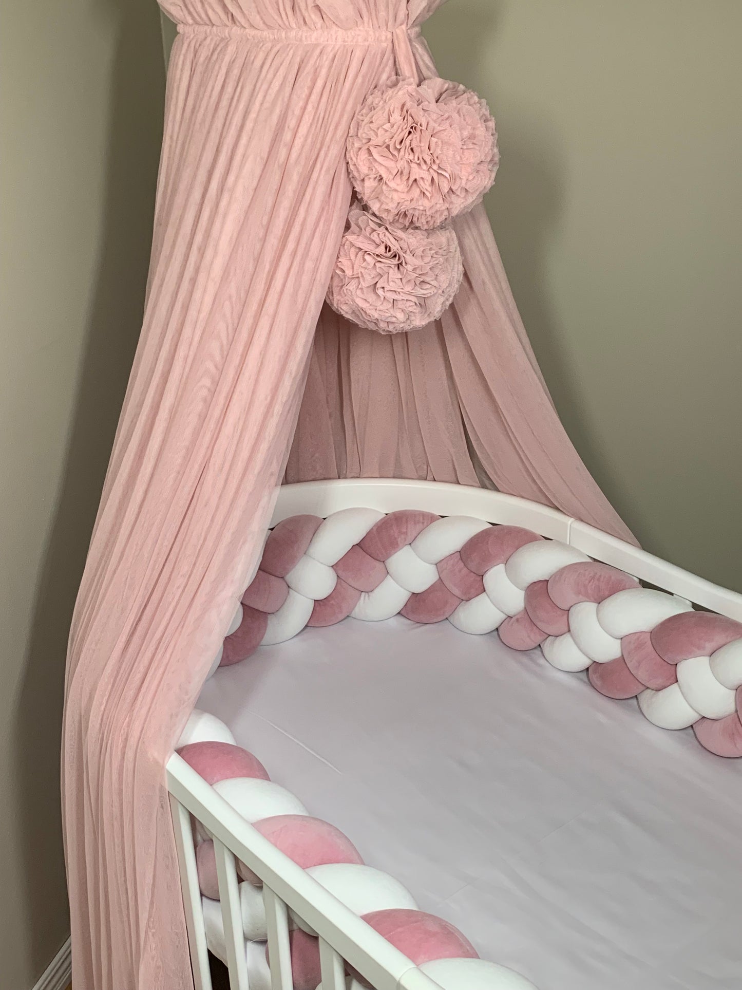 SOVFLÄTA/SPJÄLSKYDD FYRFLÄTAD 360CM LJUS GAMMELROSA & VIT