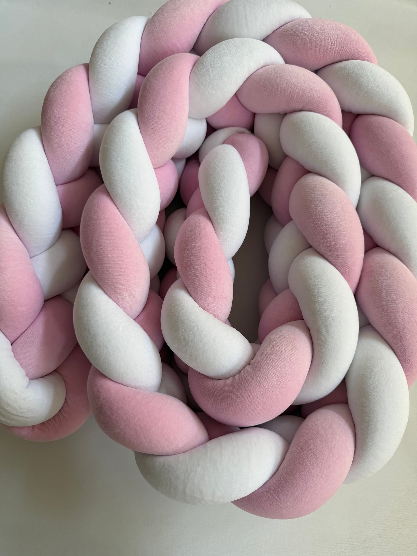 FYRFLÄTAD SPJÄLSKYDD ROSA & VIT SLÄT SAMMET