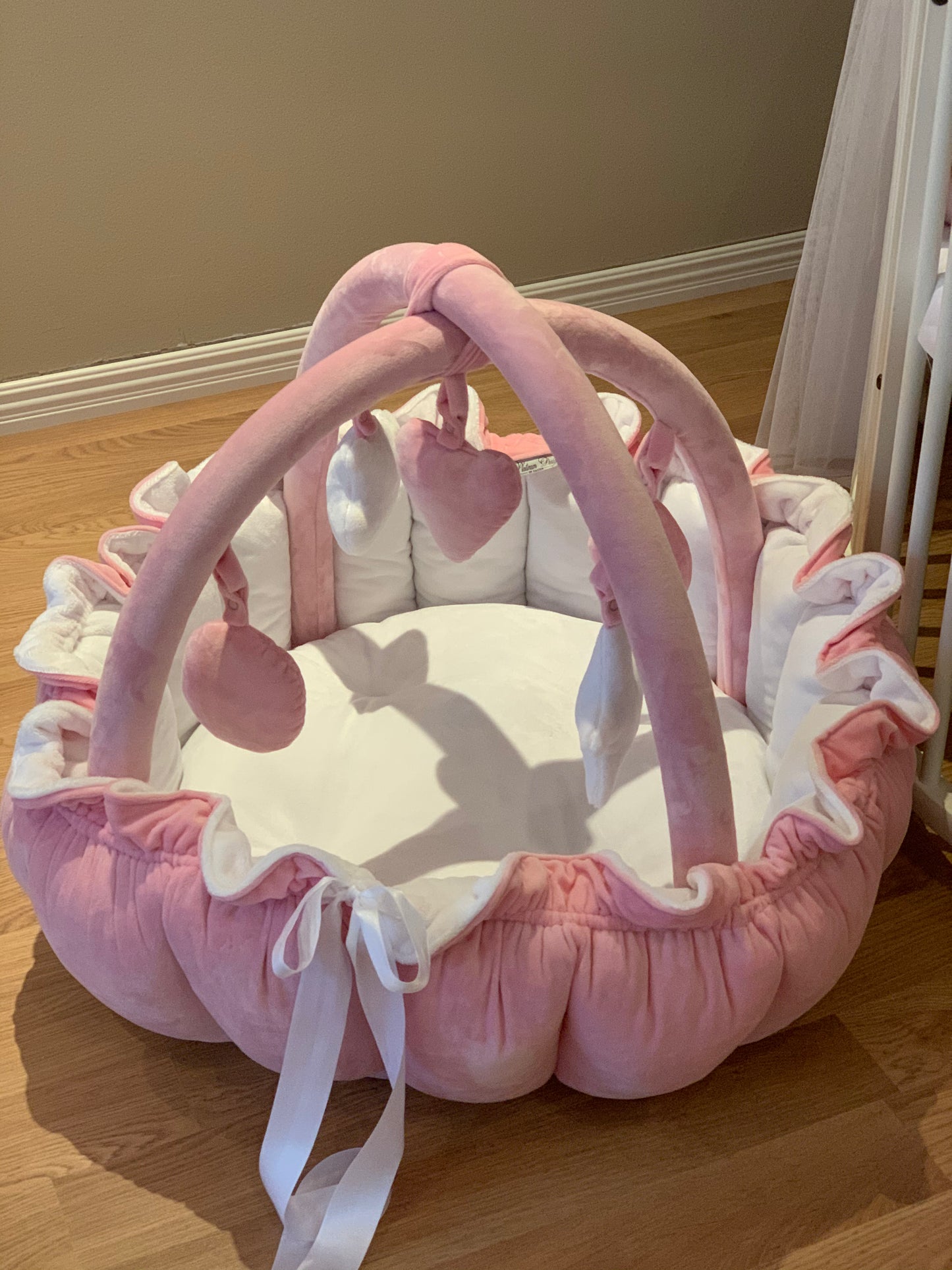 BABYNEST PLAYFUL LJUSROSA & VIT