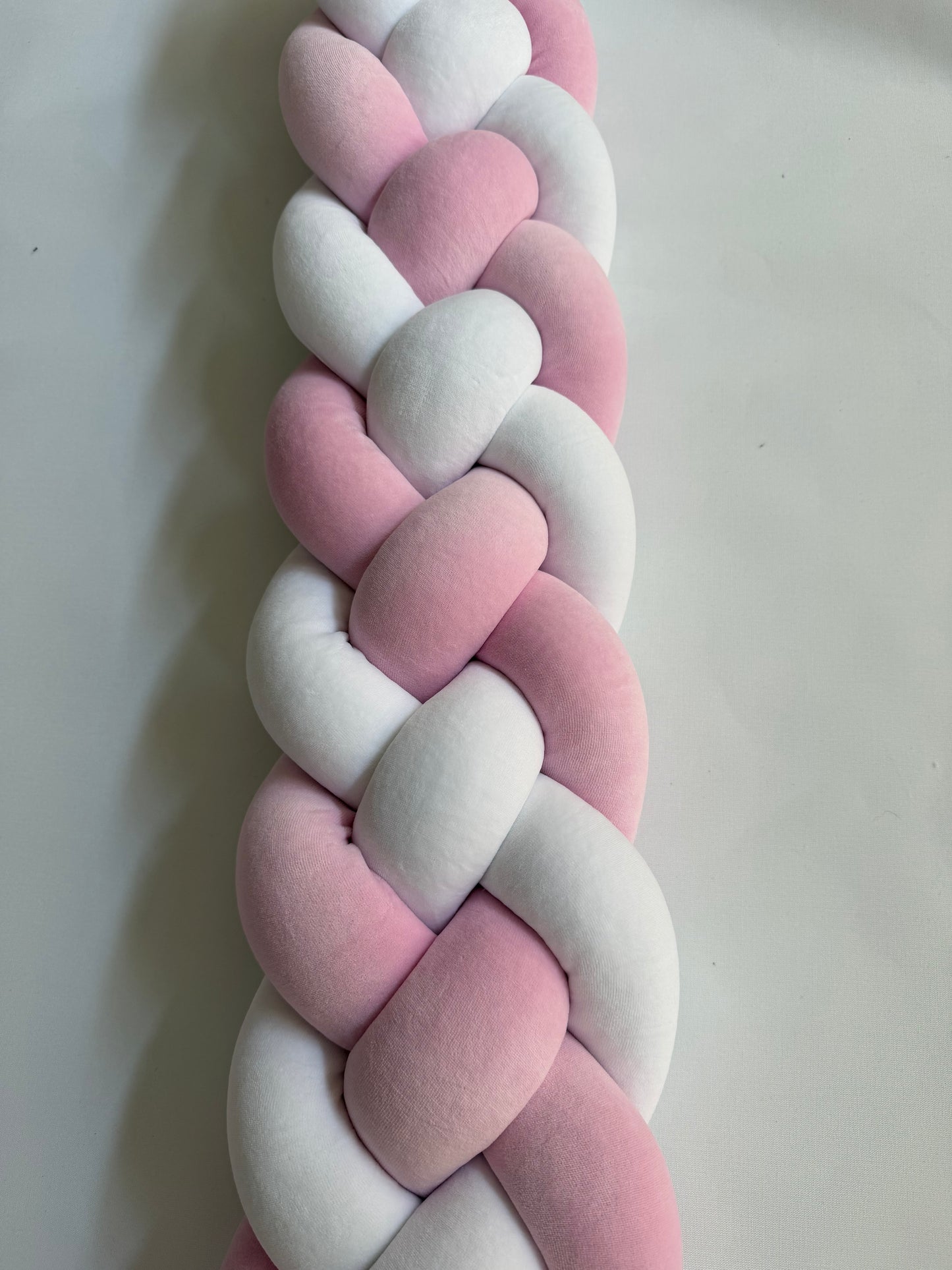 FYRFLÄTAD SPJÄLSKYDD ROSA & VIT SLÄT SAMMET